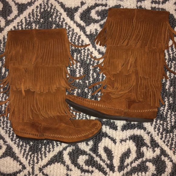 Minnetonka 3 Layer Fringe Boot - Picture 3 of 6